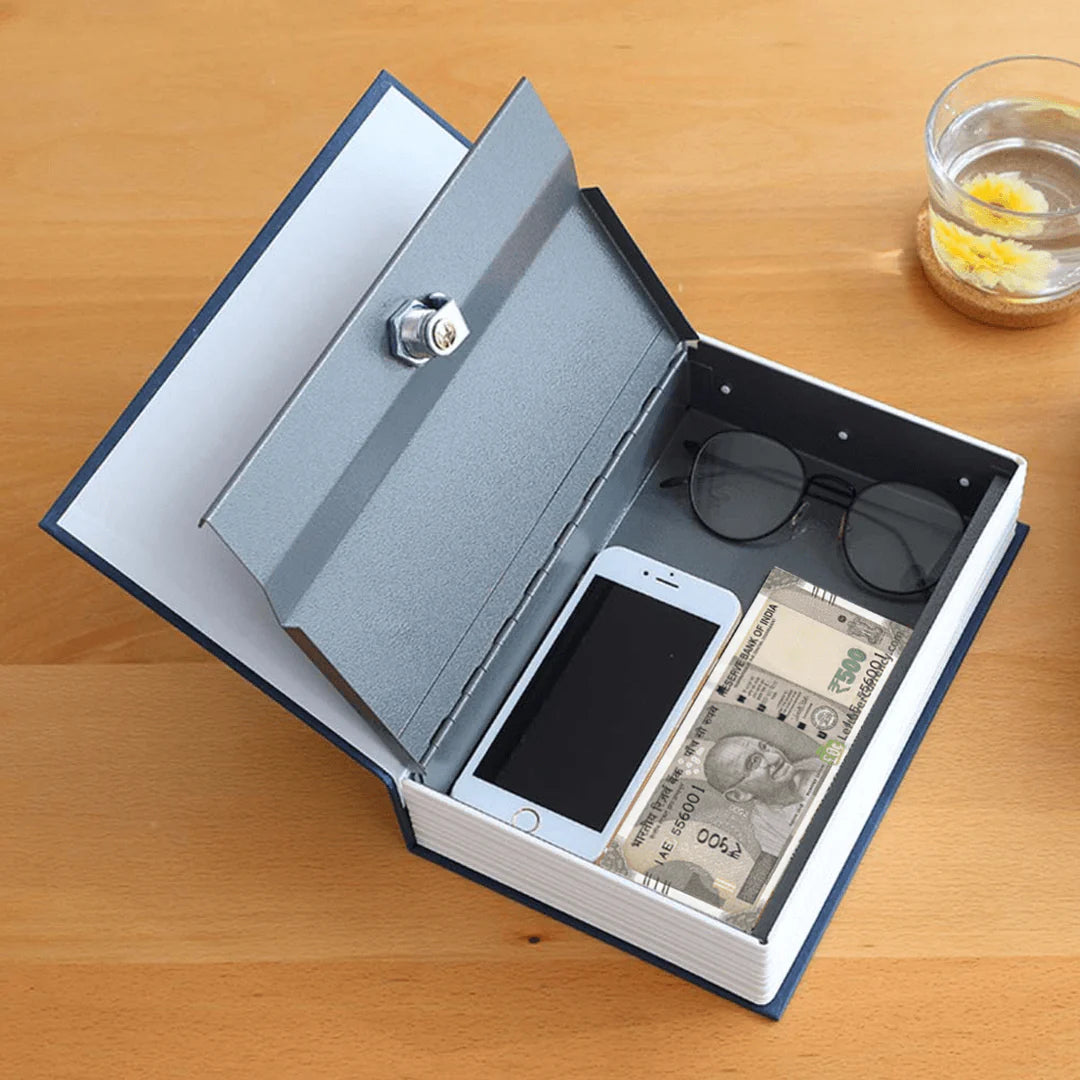 خزنة معدنية على شكل كتاب لحفظ الأشياء الثمينة