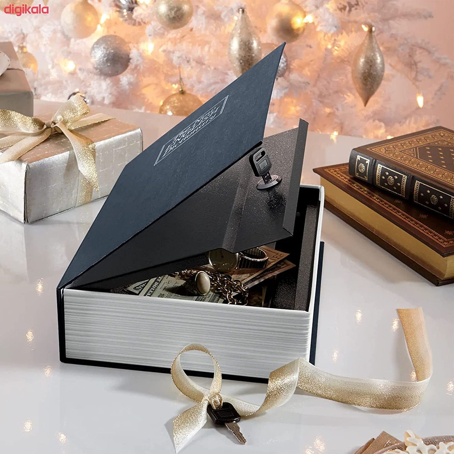 خزنة معدنية على شكل كتاب لحفظ الأشياء الثمينة